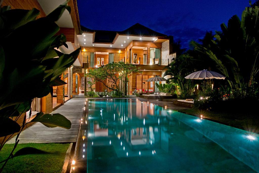 Eko Villa Seminyak - Tropical Villa, Walk To Beach Exterior photo