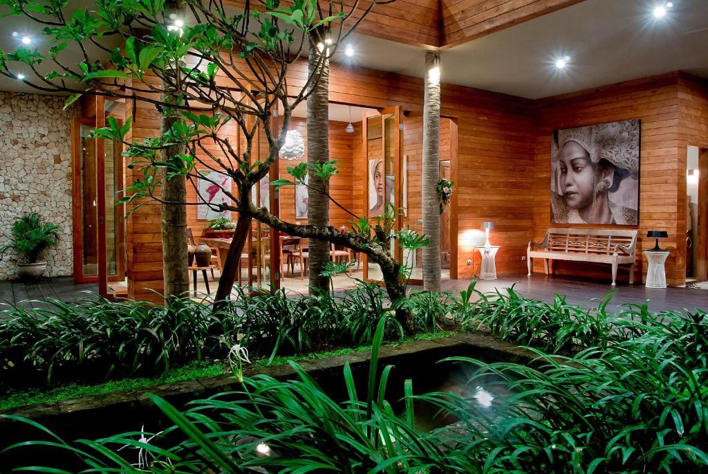 Eko Villa Seminyak - Tropical Villa, Walk To Beach Exterior photo